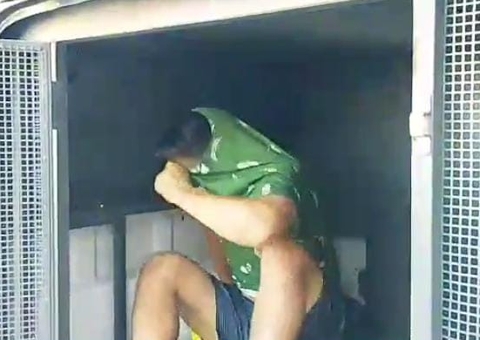 Advogado deixa CNH cair ao fazer arrastão em Manaus e acaba preso