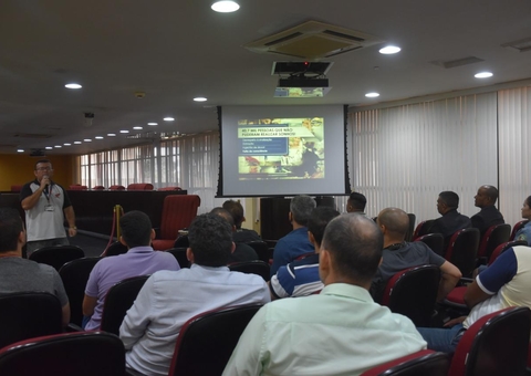 Servidores do MPAM recebem palestra sobre conduta no trânsito