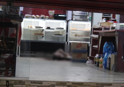 Homem é executado a tiros na frente da filha em padaria de Manaus 