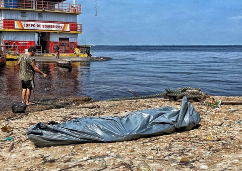 Com vários tiros pelo corpo e cabeça, homem é achado boiando perto de feira em Manaus