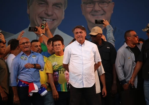 Após polêmicas com jornalistas, Bolsonaro diz em comício em Manaus que defende liberdade de imprensa
