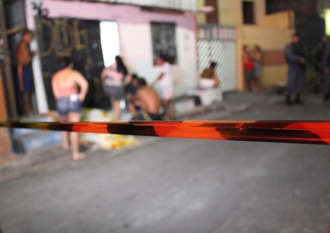 Mulher é assassinada e criança de 2 anos fica ferida durante tiroteio em Manaus