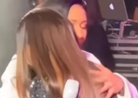 Simaria aparece de surpresa em show com Simone após fim da dupla