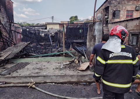 Mãe deixava crianças sozinhas em casa onde incêndio começou, dizem vizinhos