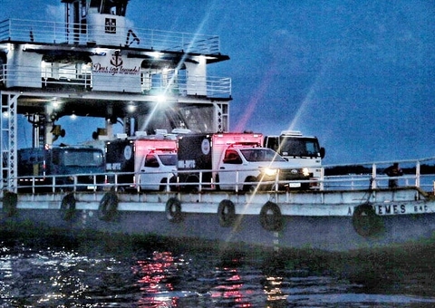 Corpos de vítimas de desabamento da ponte na BR-319 chegam a Manaus 