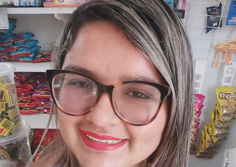 Vítima desceu do carro e atravessava ponte da BR-319 a pé quando estrutura caiu