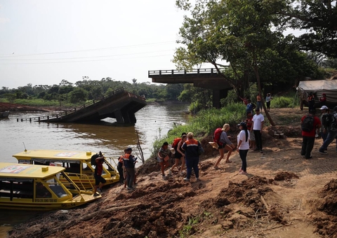 Ponte provisória será instalada sobre rio após desabamento com mortes na BR-319