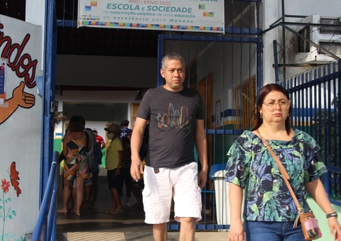 Eleitores fazem fila e votação termina com mais de 2h de atraso no Amazonas
