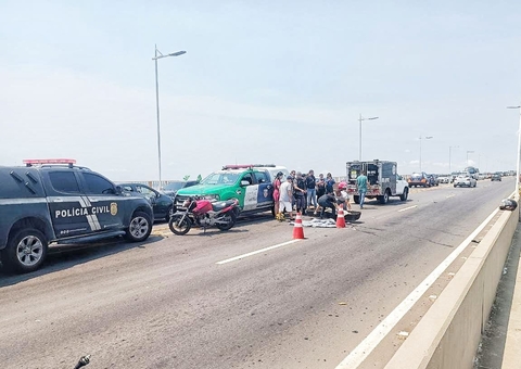 Idoso morre em acidente gravíssimo entre carro e moto na Ponte Rio Negro