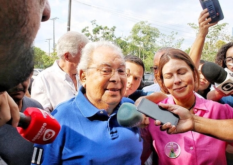 Candidato ao Governo do Amazonas, Amazonino Mendes vota em Manaus