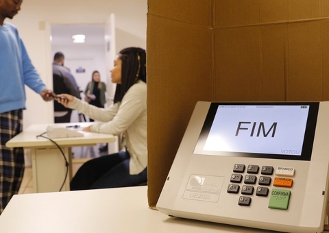 Após nove horas, votação termina em todo o país