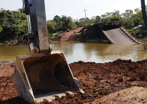 Ponte de madeira será construída para moradores após novo risco de desabamento na BR-319