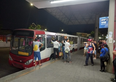 Motorista é agredido após achar celular roubado dentro de ônibus em Manaus