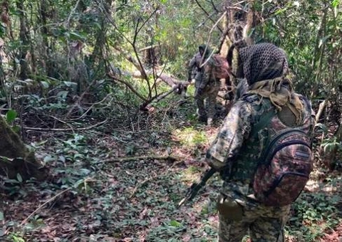 Ameaçada com facão, mulher é levada amarrada para morar com marido dentro do mato