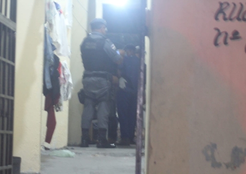 Criminosos invadem vila e matam homem dentro de kitnet em Manaus