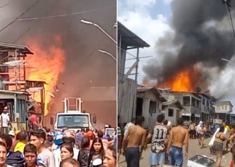Vídeo mostra moradores em desespero para salvar móveis durante incêndio em Coari