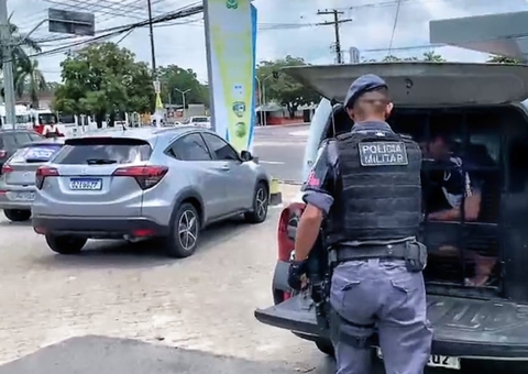 Homem tenta matar esposa e 5 crianças a facadas dentro de casa em Manaus