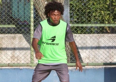 Jogador do São Raimundo é vítima de racismo em supermercado de Manaus