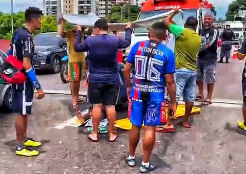 Motociclista é atropelado por carro enquanto voltava de torneio de futebol em Manaus