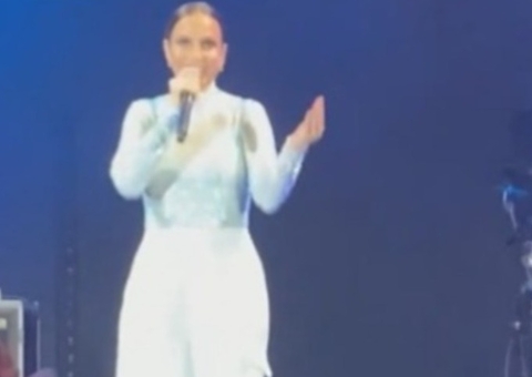Ivete Sangalo apoia coro pró-Lula durante show, mas não declara voto 