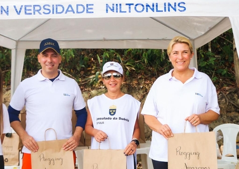 Embaixadora da Suécia participa de ação ambiental em igarapé de Manaus