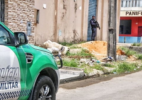 Corpo embalado em saco plástico é encontrado em rua de Manaus