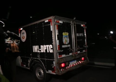 Pistoleiros crivam homem de balas no meio da rua em Manaus