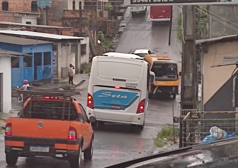 Acidente: Amarelinho perde controle e invade casa durante chuva em Manaus