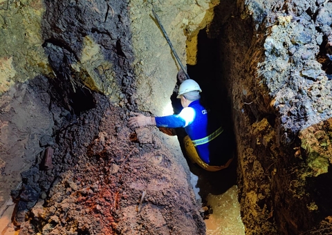 Moradores estão há 10 dias sem água após obra em Manaus