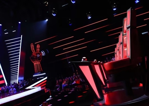 Ex-The Voice diz ter participado de orgia lésbica para descobrir se gosta de mulher