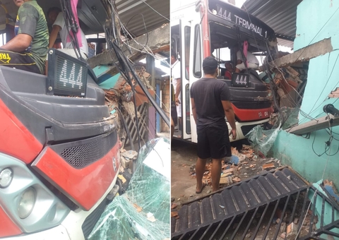 Ônibus desgovernado destrói muro de casa e motorista fica ferido em Manaus