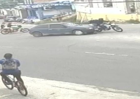 Vídeo mostra motorista sendo morto por criminoso em moto após briga de trânsito em Manaus
