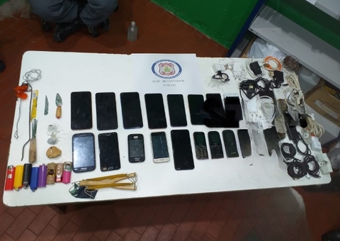 Armas e quase 20 celulares são achados em celas de presídio no Amazonas