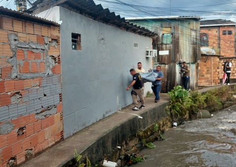 Homem é perseguido por pistoleiro e morto a tiros em rip-rap de Manaus