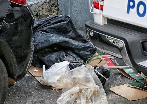 Corpo de homem é encontrado enrolado em saco plástico atrás de lixeira comunitária em Manaus 