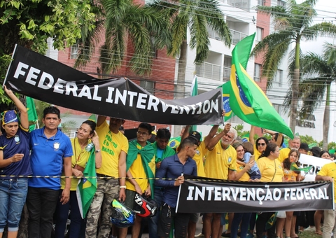 Apoiadores de Bolsonaro pedem intervenção federal em protesto em Manaus 