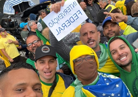 Condenado por estupro, Robinho vai disfarçado a protesto pró-Bolsonaro, diz site