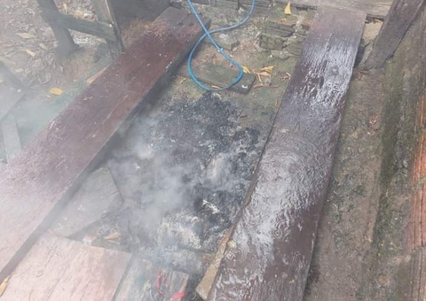 Sem aceitar fim do namoro, homem espanca ex e queima as roupas dela no Amazonas