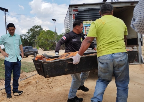 Homem é achado morto debaixo de caixa d'água em campo de futebol em Manaus 