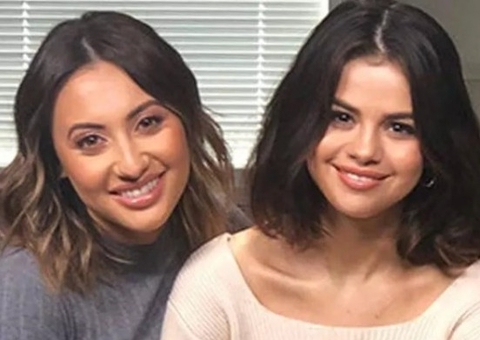 Amiga que doou rim para Selena Gomez deixa de seguir cantora após entrevista