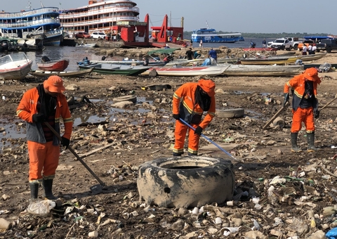 A chegada dos cruzeiros e o lixo na orla de Manaus