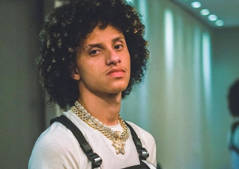 DJ Gabriel do Borel tem van atingida por tiros durante show 