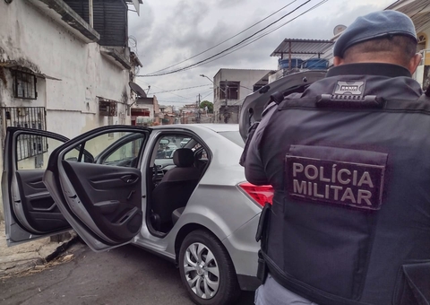 Morre homem baleado ao lado de amigo dentro de carro em Manaus