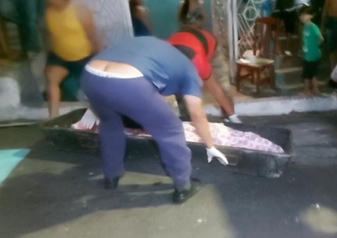 Ornamentando rua para Copa 2022, homem é perseguido e morto brutalmente em Manaus