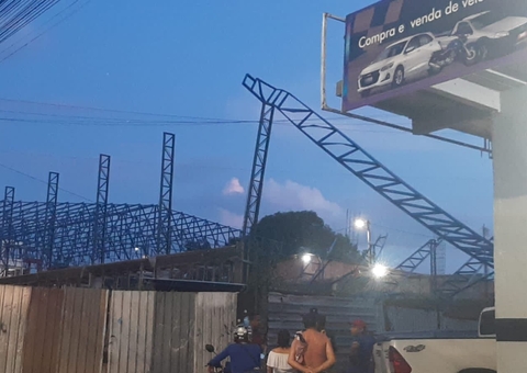 Estrutura de ferro desaba e deixa funcionários de obra feridos em Manaus 
