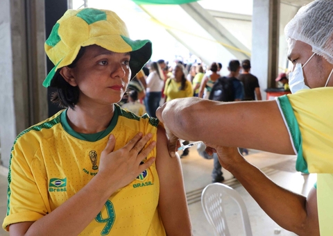 Covid: Mais de 500 foram vacinados em Manaus durante transmissão de Brasil x Sérvia na Arena