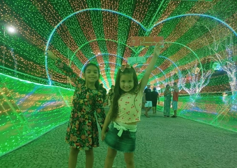 Túnel instagramável na Ponta Negra volta a funcionar neste sábado com chuva de neve