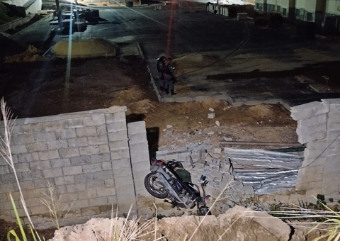 Homem morre após cair de moto em barranco e colidir com muro em Manaus