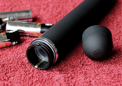 Homem é preso após ferir a namoradas com brinquedo sexual em motel