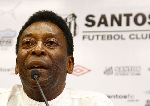Pelé está em quarto comum e tem quadro estável, segundo boletim médico